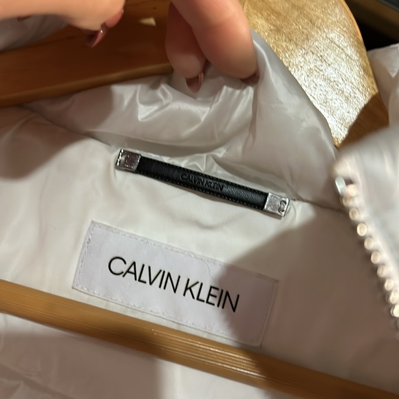 white calvin klein long puffer coat size small, with detachable faux fur hood - Picture 8 of 13